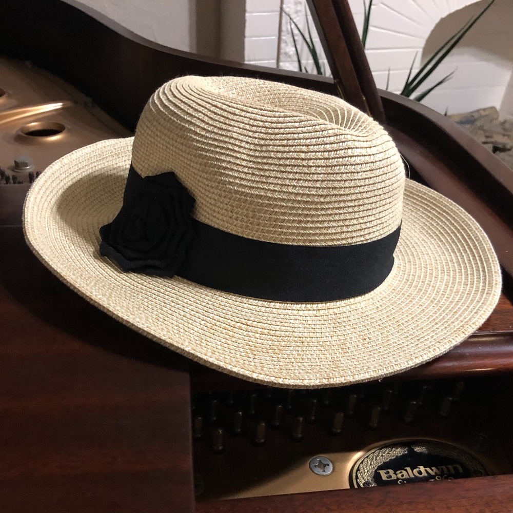 FREE w/$20+ purchase (Sun Hat w/Black Flower)